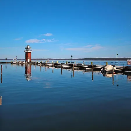 Hafenflair Am Plauer *